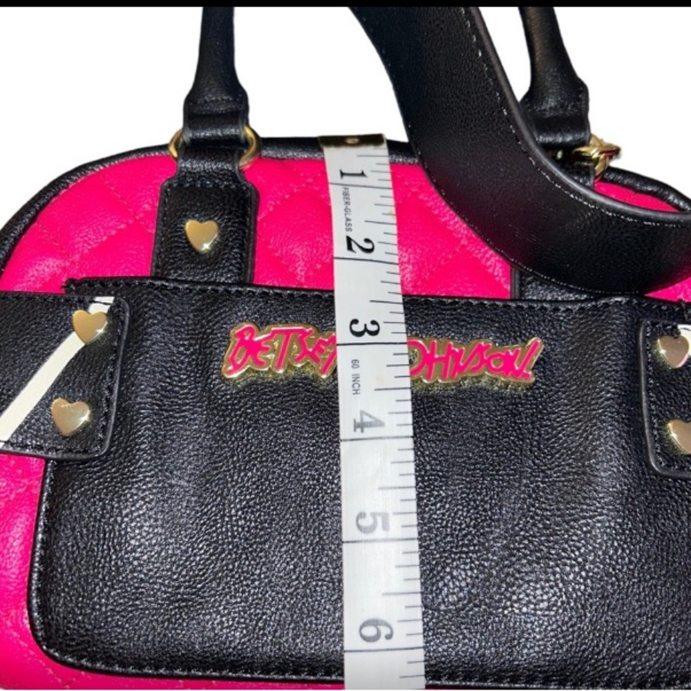 BETSEY JOHNSON Pink & Black w/ Flower Guitar Strap Purse NWOT - Picture 10 of 11